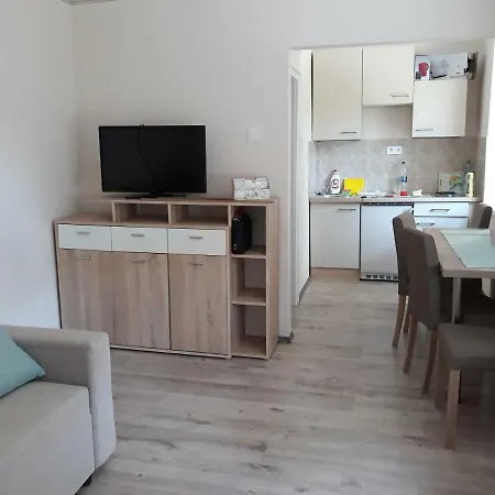 Mango Apartman Apartment